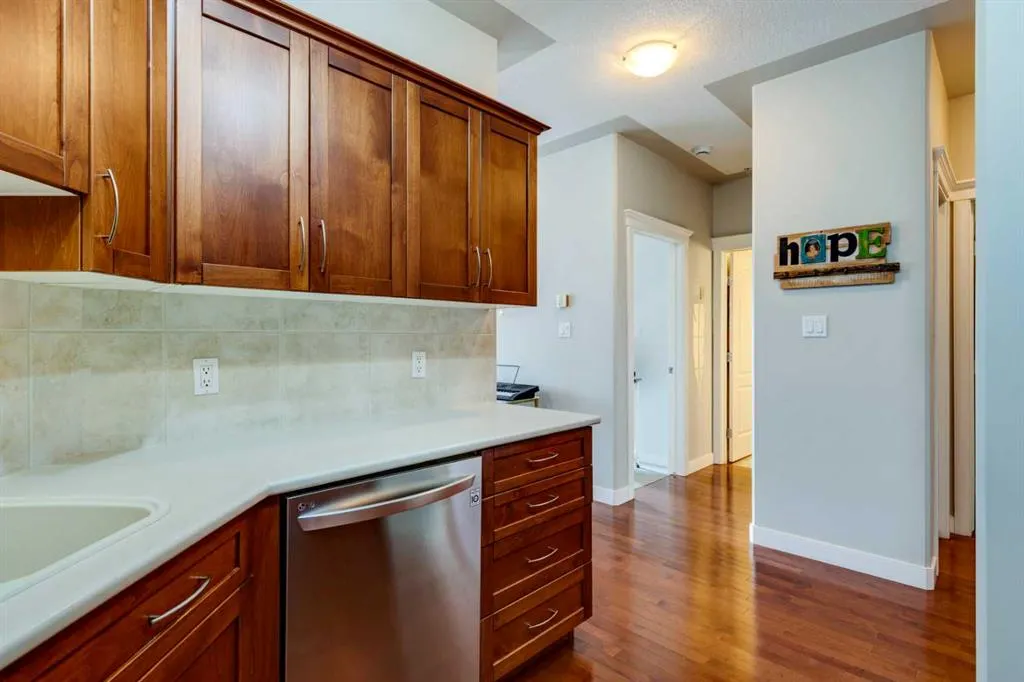 10 Discovery Ridge Close SW, #534