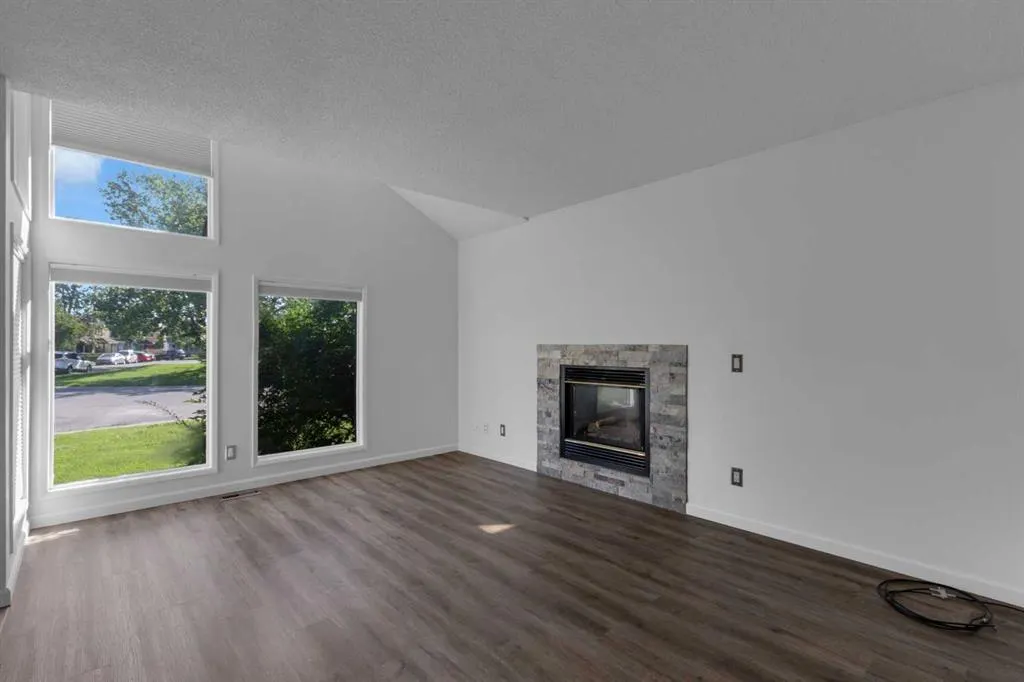 120 Woodfield Green SW