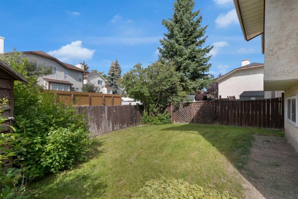120 Woodfield Green SW