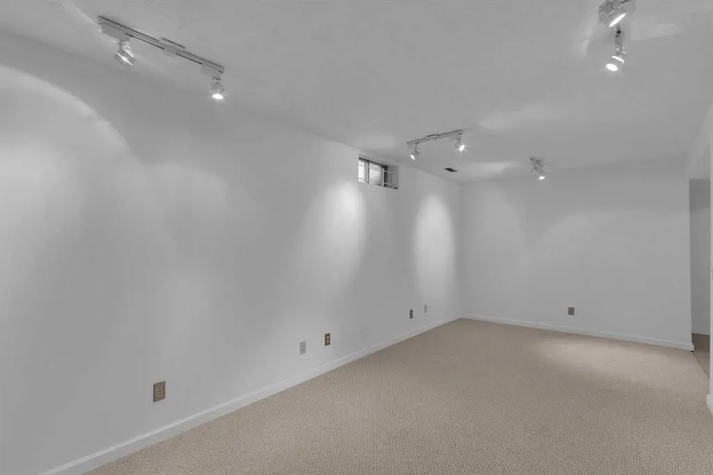 120 Woodfield Green SW