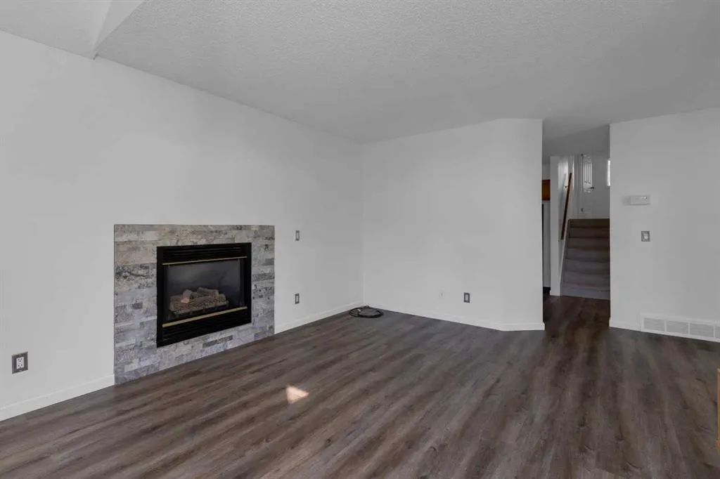 120 Woodfield Green SW