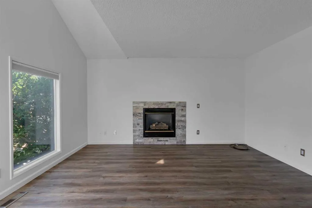 120 Woodfield Green SW