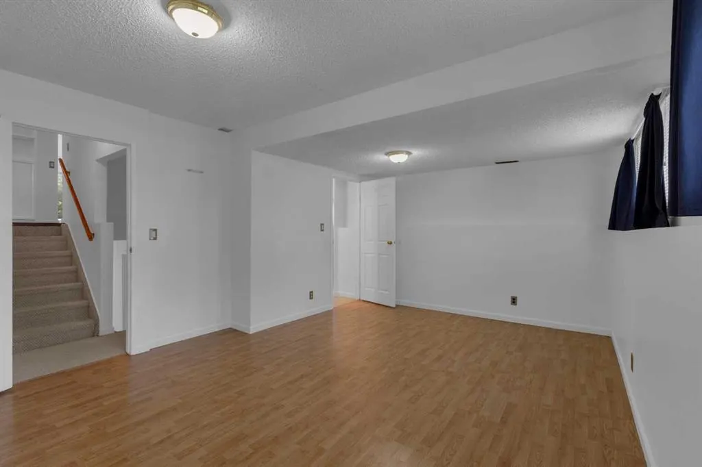 120 Woodfield Green SW
