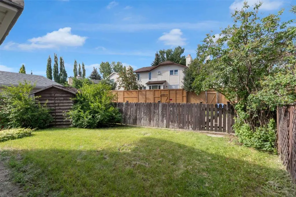 120 Woodfield Green SW