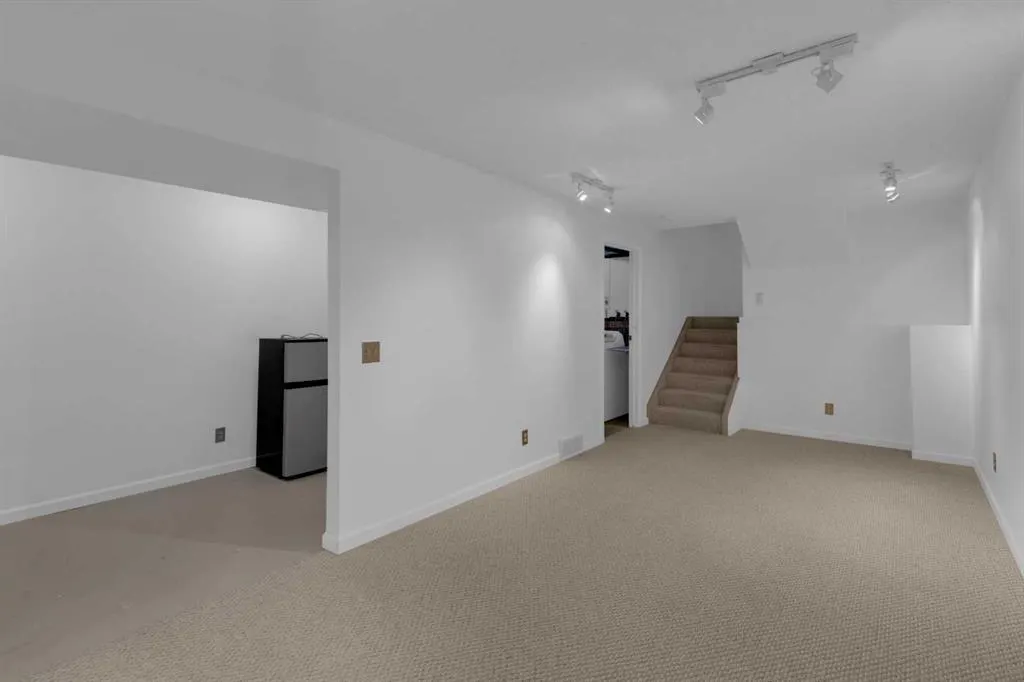 120 Woodfield Green SW