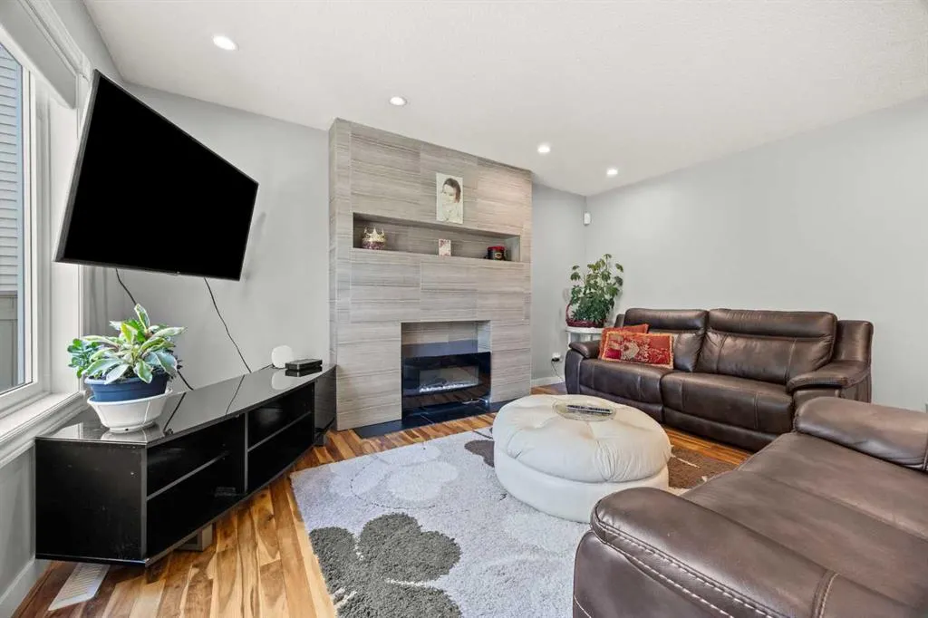 139 Hawkville Close NW