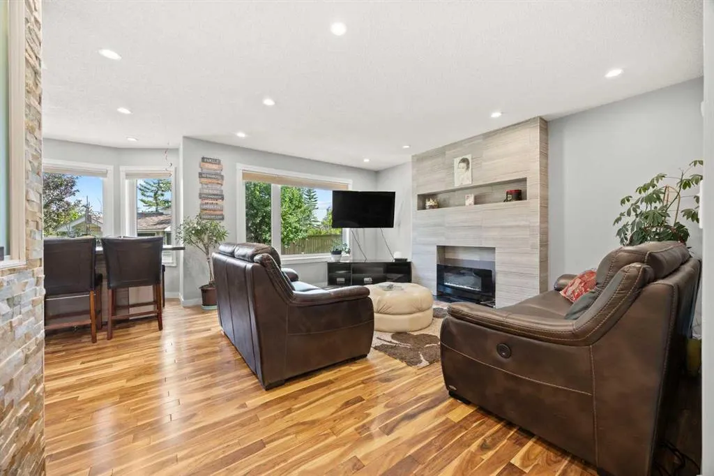 139 Hawkville Close NW