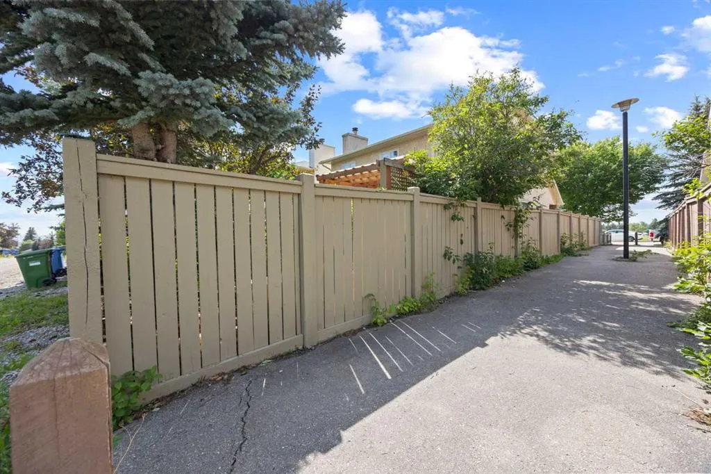 139 Hawkville Close NW