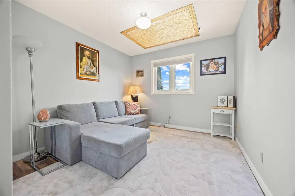 139 Hawkville Close NW