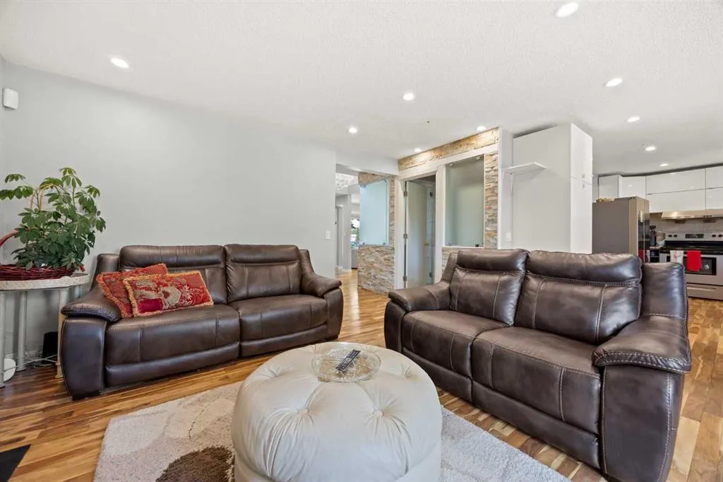 139 Hawkville Close NW