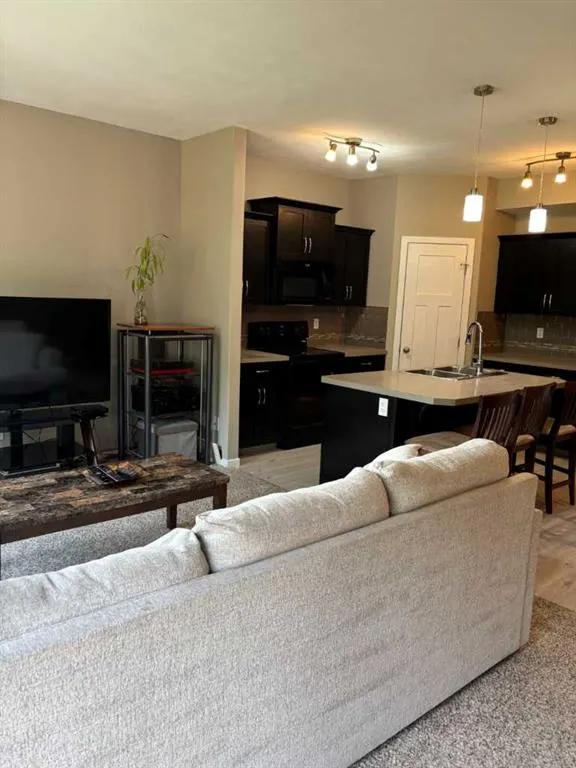 5301 WINDWARD Place, #1