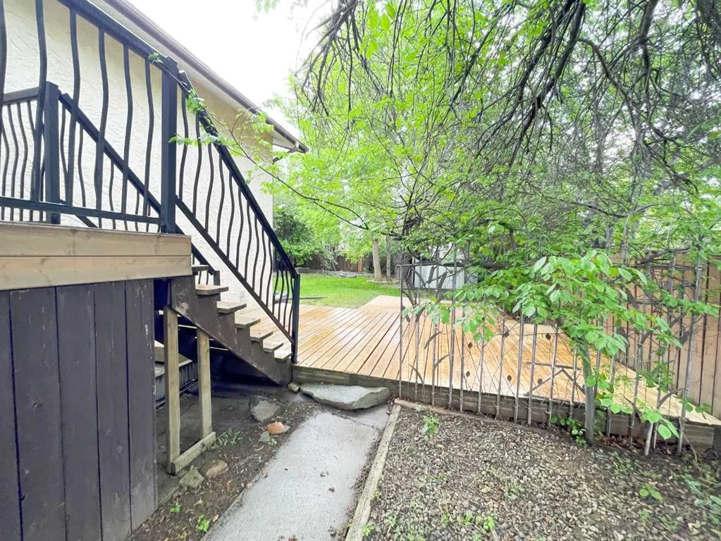 40 Mohawk Road W