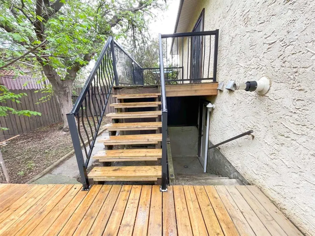 40 Mohawk Road W