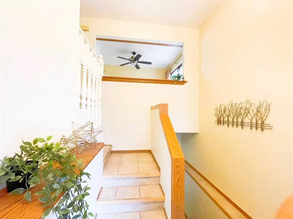 40 Mohawk Road W