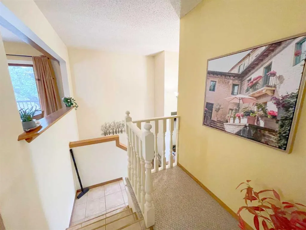 40 Mohawk Road W