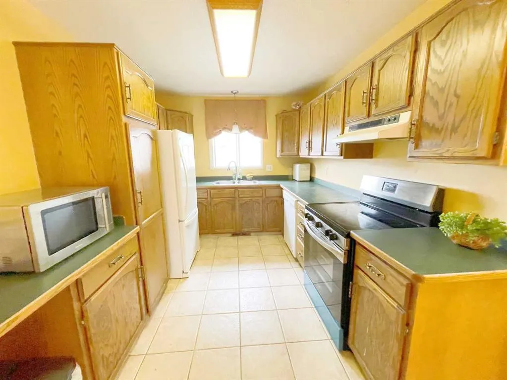 40 Mohawk Road W
