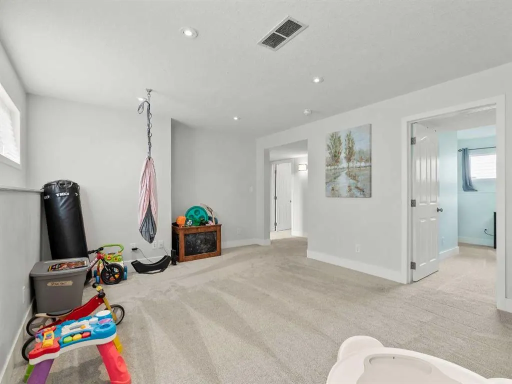 163 Strathaven Crescent