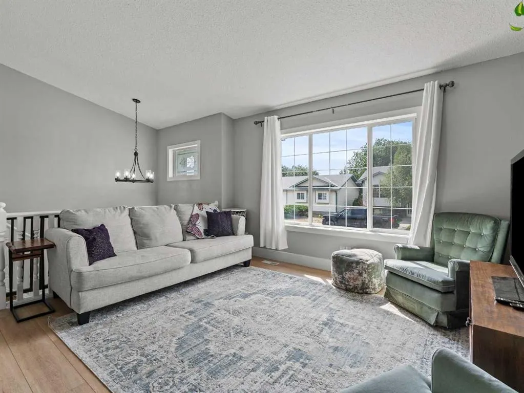163 Strathaven Crescent