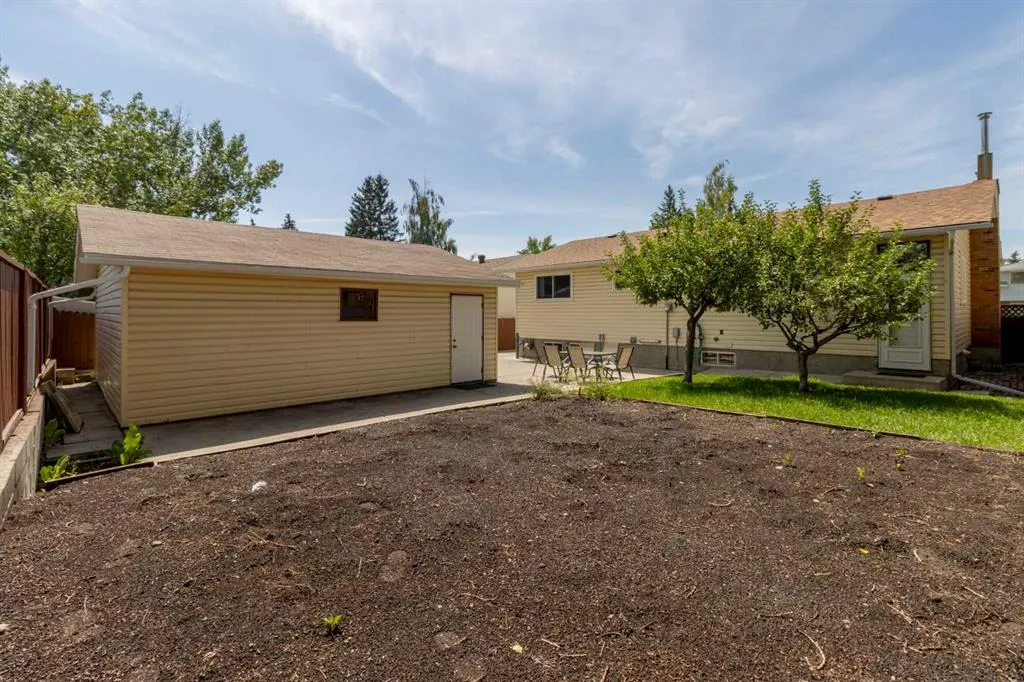 5003 Vantage Crescent NW