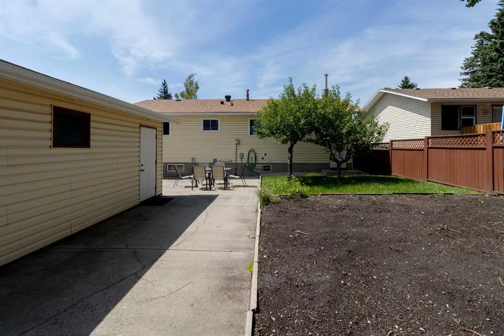 5003 Vantage Crescent NW
