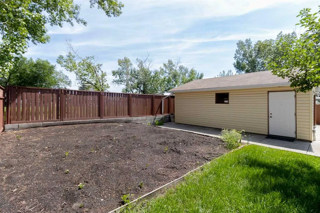 5003 Vantage Crescent NW