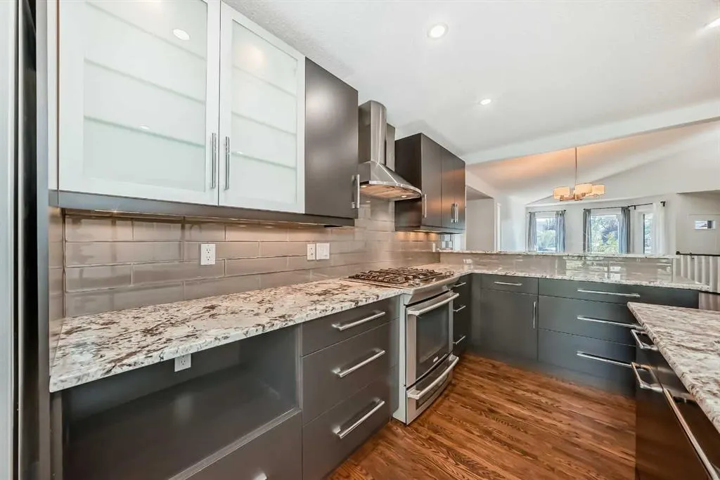 96 Douglas Shore Close SE
