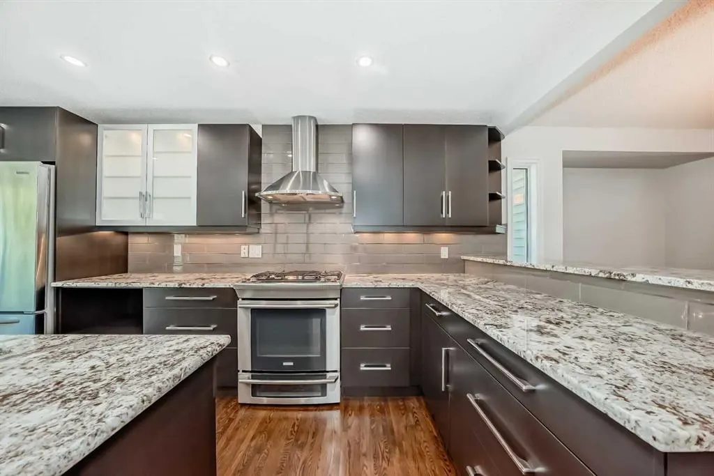 96 Douglas Shore Close SE