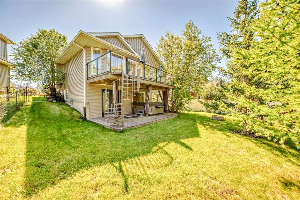96 Douglas Shore Close SE