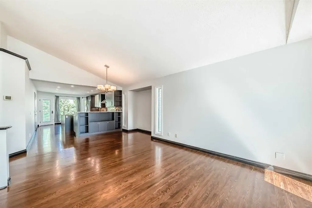 96 Douglas Shore Close SE