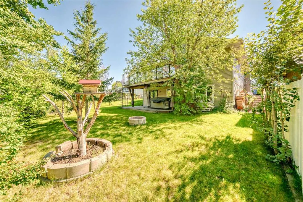 96 Douglas Shore Close SE