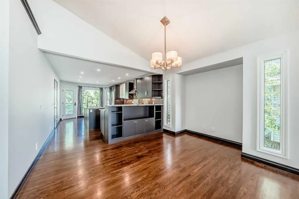 96 Douglas Shore Close SE