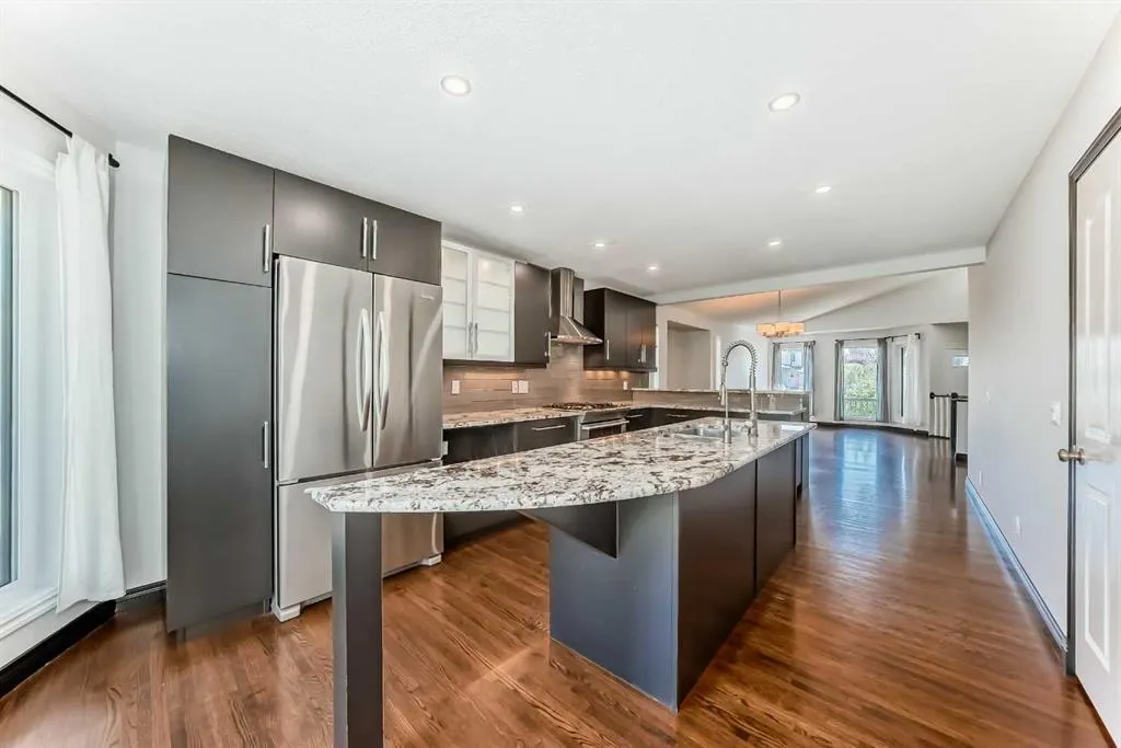 96 Douglas Shore Close SE