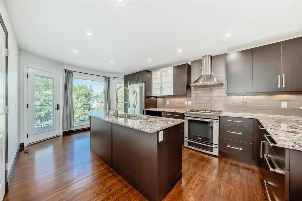 96 Douglas Shore Close SE