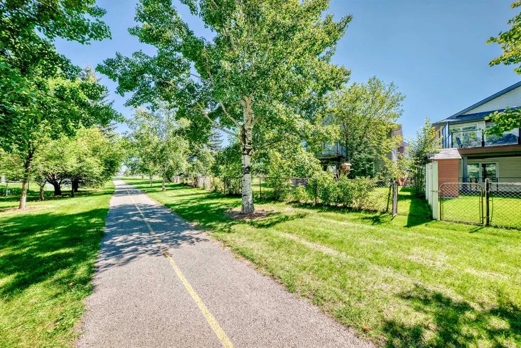 96 Douglas Shore Close SE