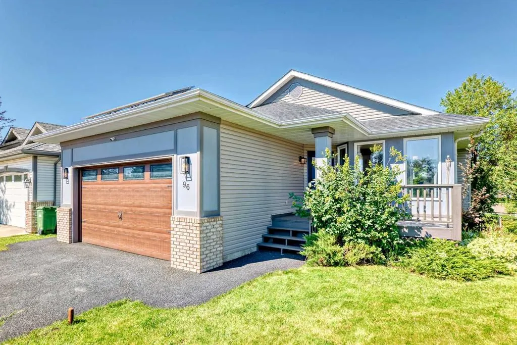 96 Douglas Shore Close SE