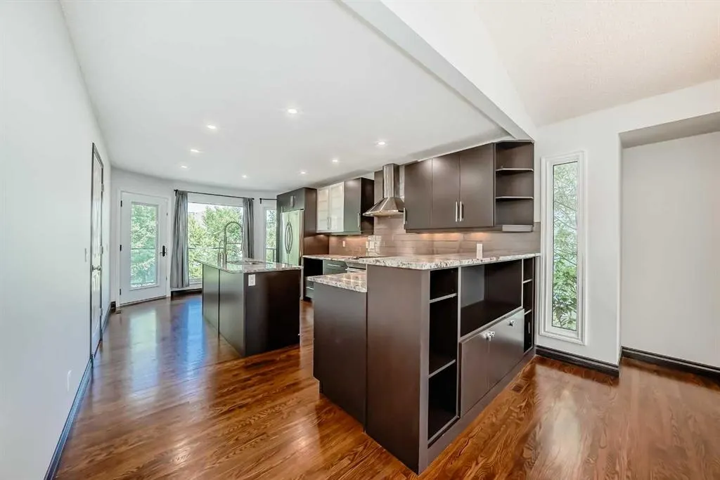 96 Douglas Shore Close SE