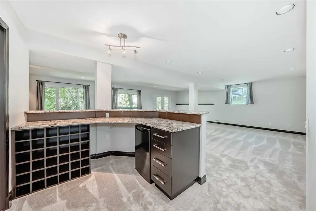 96 Douglas Shore Close SE
