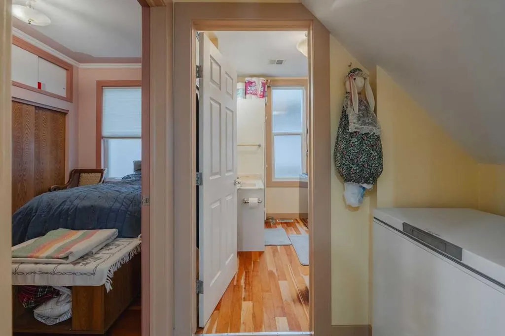 15 Elma Street W