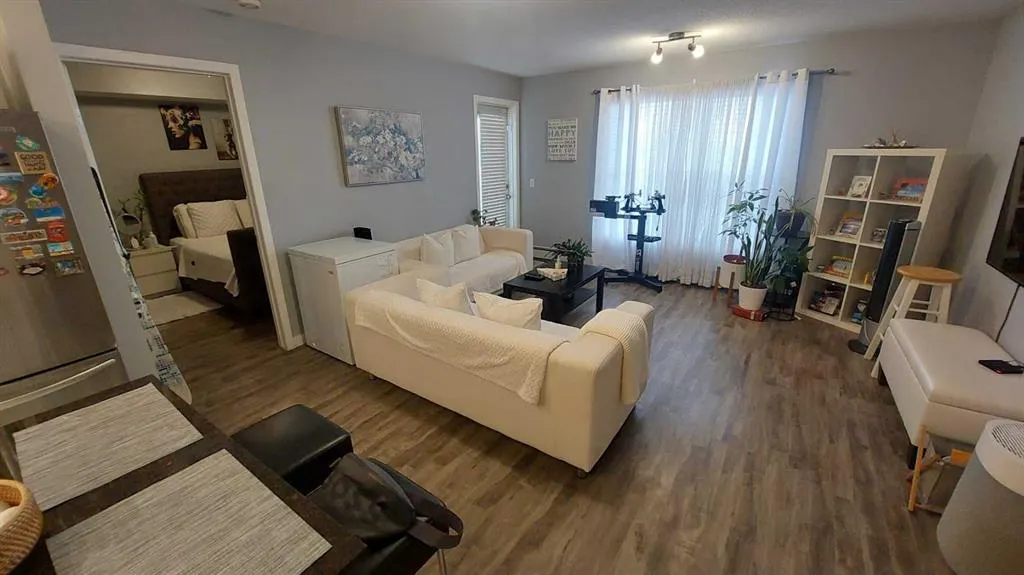 2000 applevillage Court SE, #402