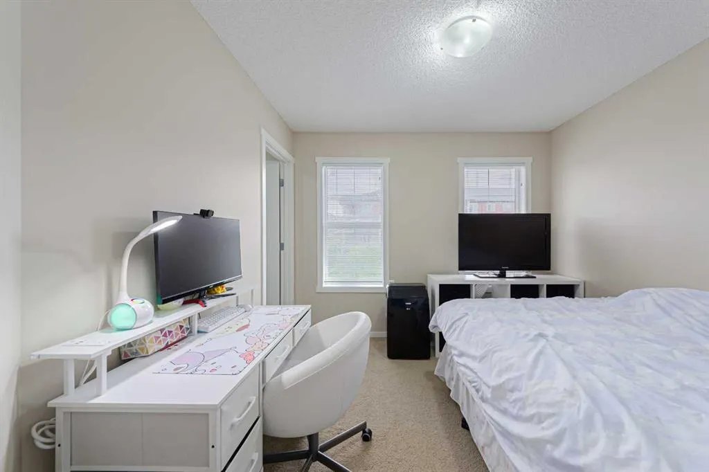 74 Legacy Boulevard SE