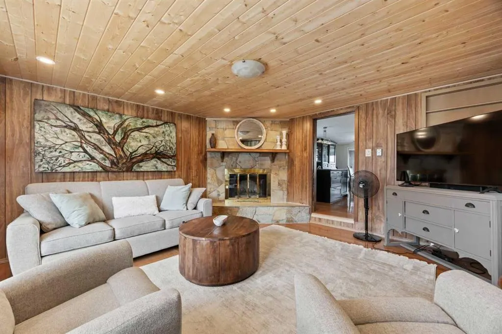 828 West Chestermere Drive