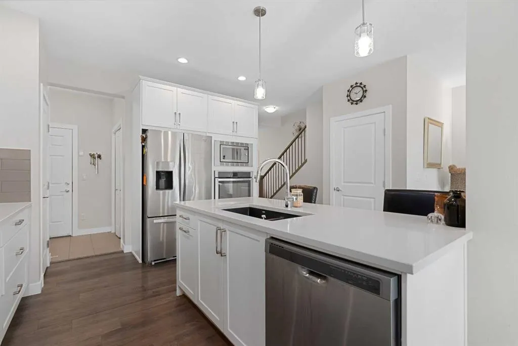 388 Bayview Way SW