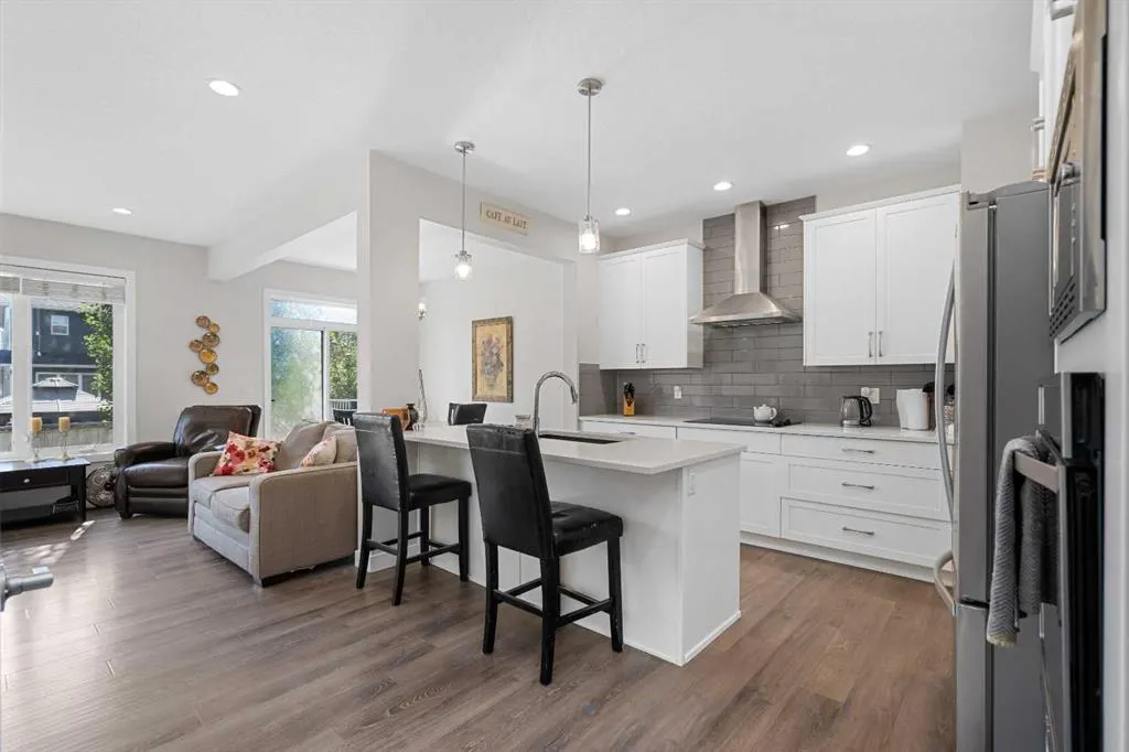 388 Bayview Way SW