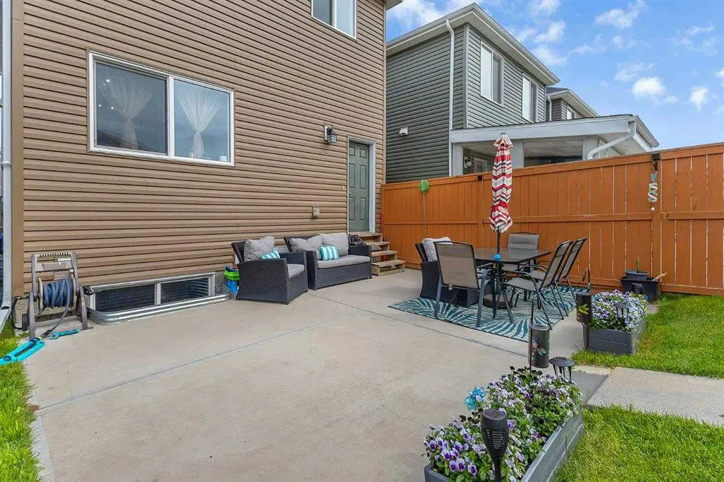 124 Red Embers Crescent NE