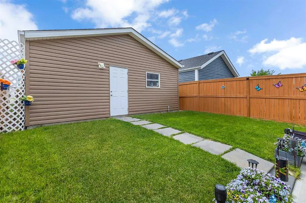 124 Red Embers Crescent NE