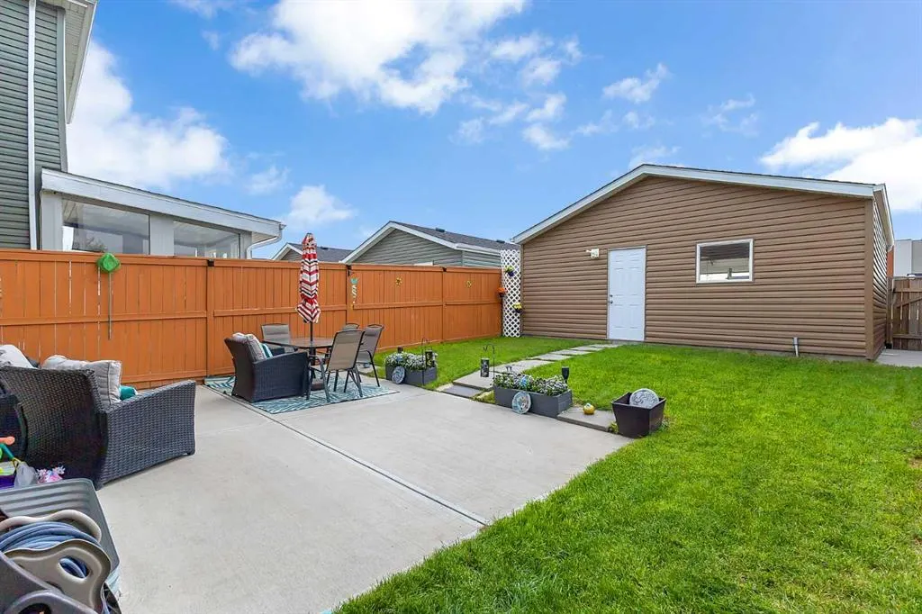 124 Red Embers Crescent NE