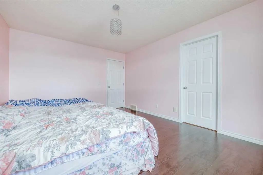 61 Saddlecrest Place NE