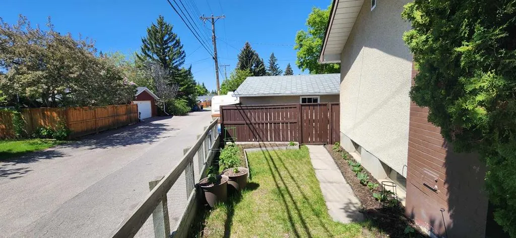 5007 Vallance Crescent NW