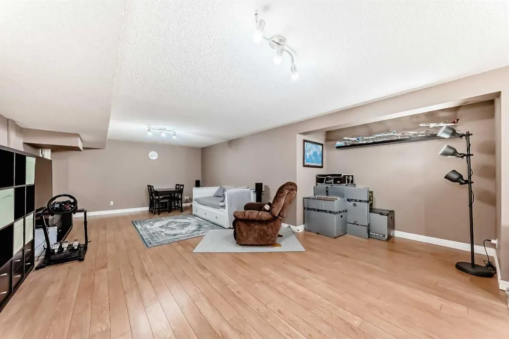 120 Oakmere Way