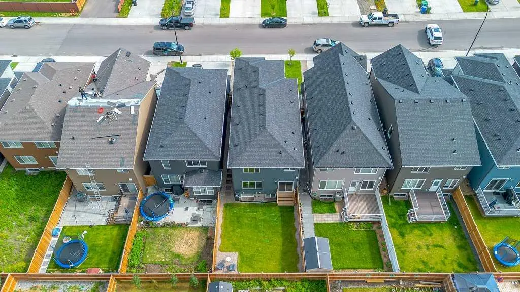 38 Carringsby Way NW